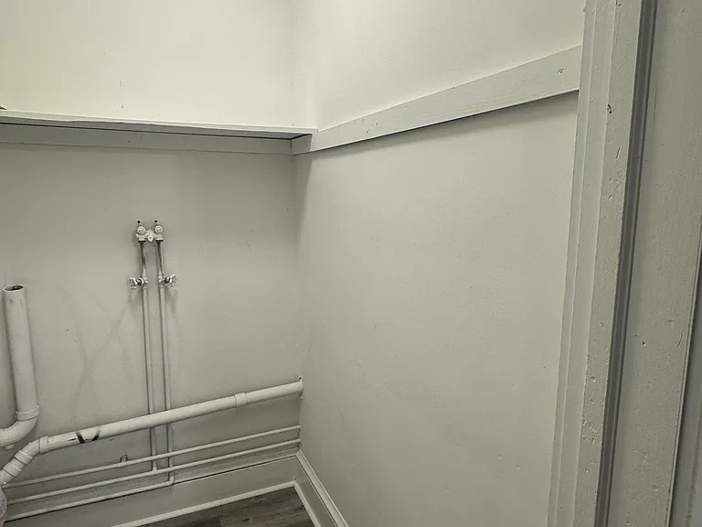 35 Rapallo Ave #2W — Photo 5