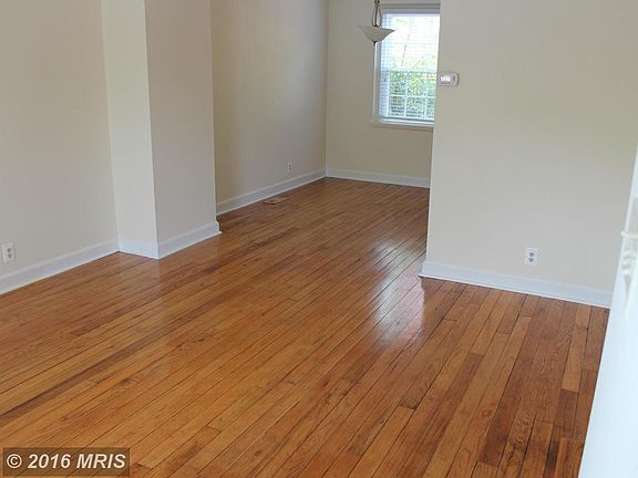 2nd image of 2910 S Buchanan St