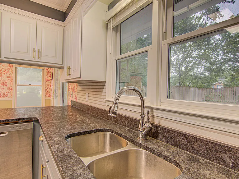 2315 Treetop Ln — Photo 10