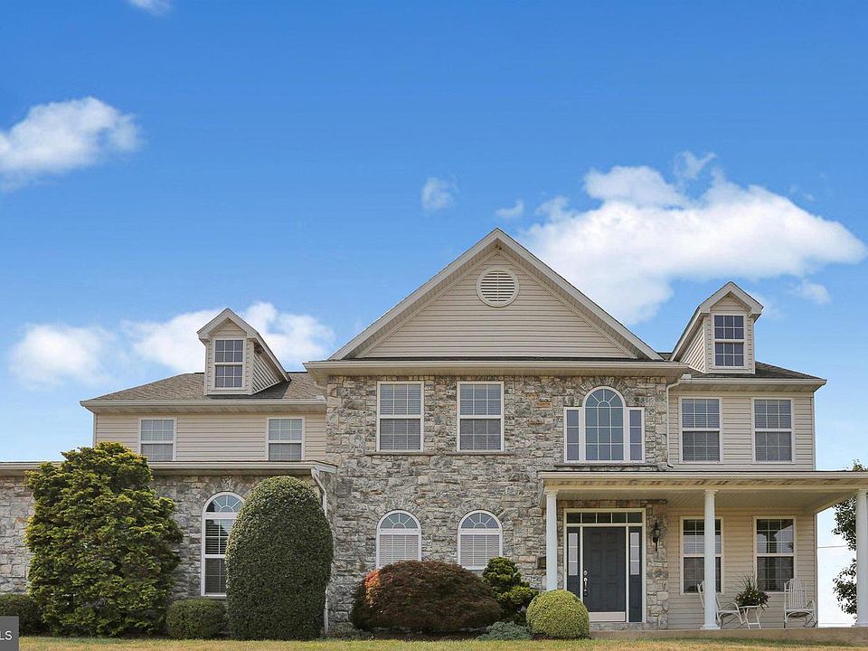 1st image of 128 Great Bend Way