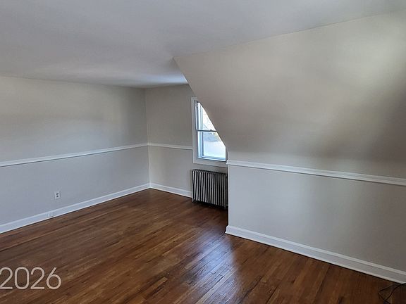 5th image of 689 Godwin Ave Floor 2