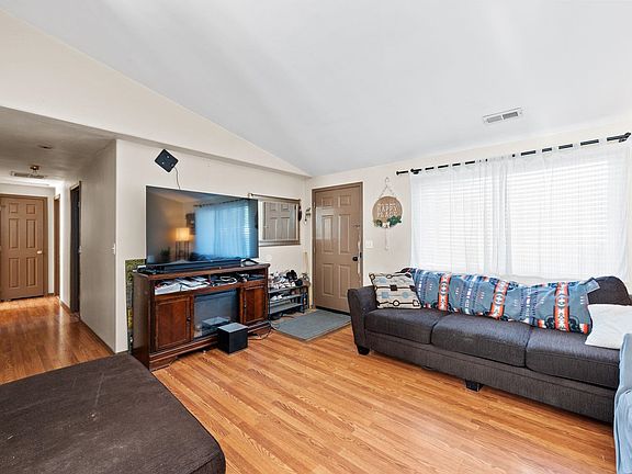 5th image of 1038 S Campbell St