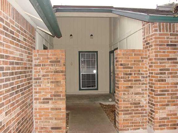 2nd image of 8803 Pineridge Dr #B