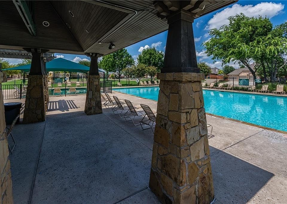 2nd image of 6413 Castle Rock Cir