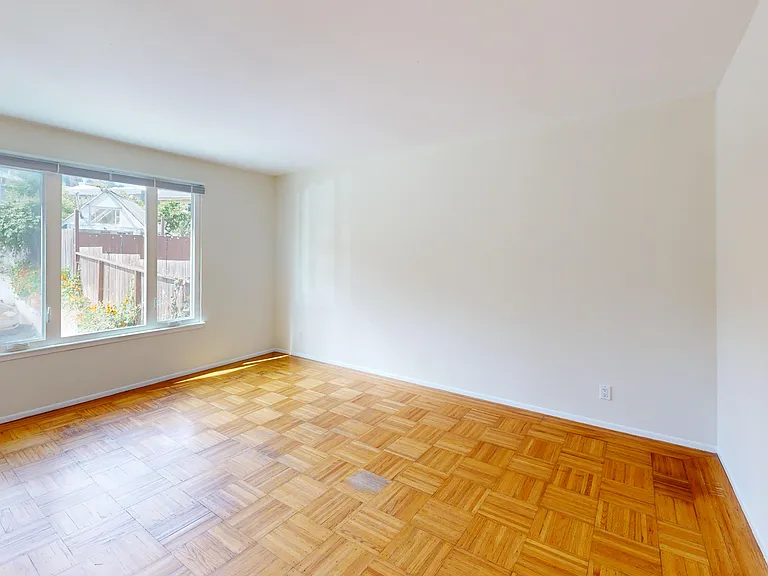 1514 Geneva Ave — Photo 3