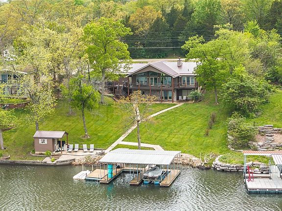 4th image of 1988 Lakeshore Dr
