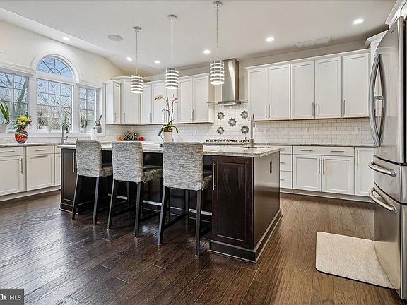 4th image of 5872 Waterloo Bridge Cir