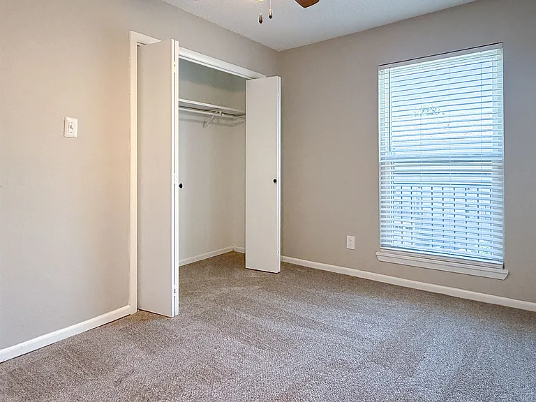 Ingleside Gardens Apartments — Photo 33