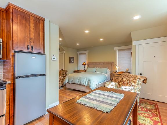 5th image of 1345 NW Cumberland Ave #2