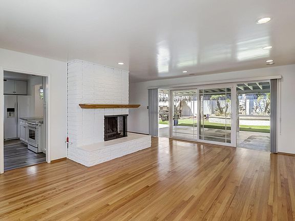 2nd image of 6424 Del Cerro Blvd