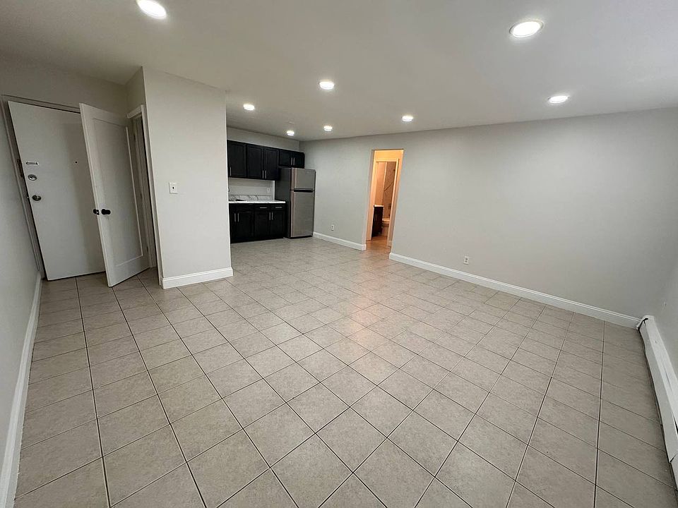1st image of 18 Hampton Rd #C2