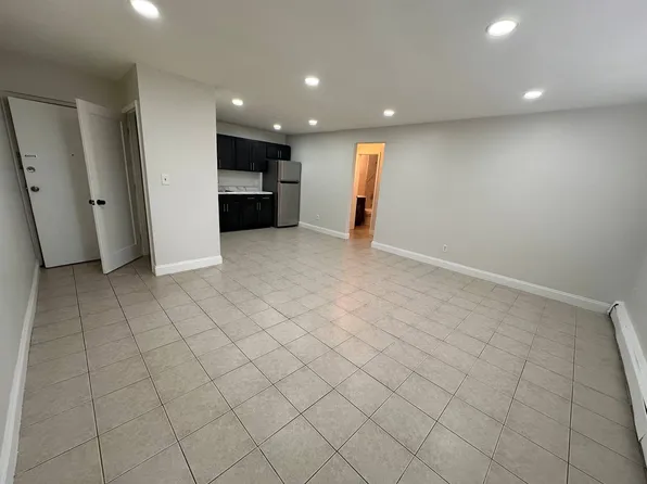 18 Hampton Rd, New Brunswick, NJ