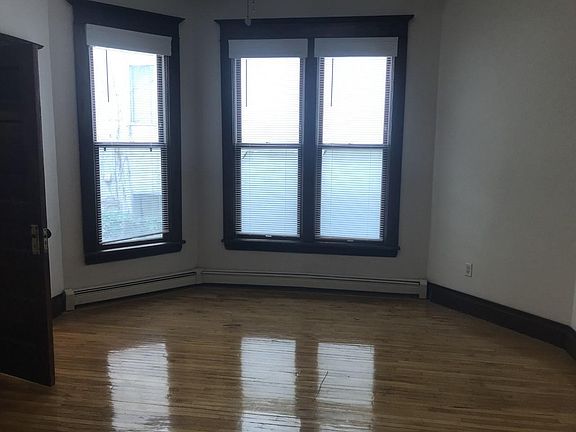3rd image of 3101 Pleasant Ave S