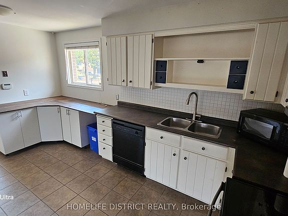 5th image of 912 Exeter St