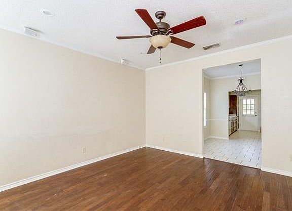 5th image of 1405 Hyde Park Blvd