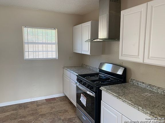 3rd image of 303 Lakeshore Dr