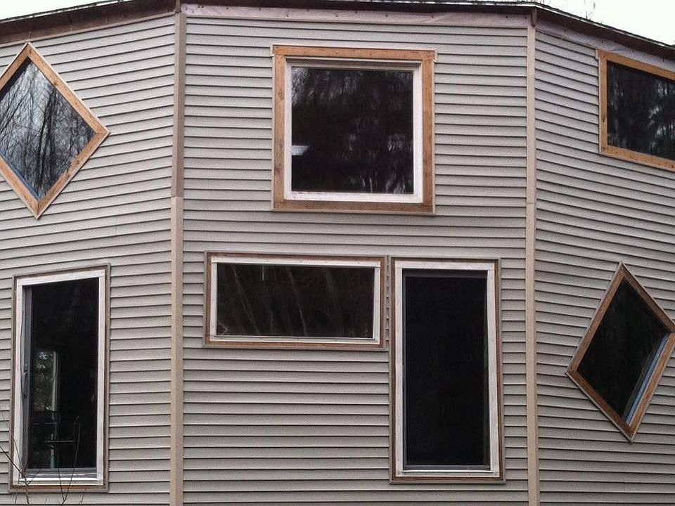 1st image of 39 Lightening Hill Rd