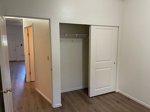 2nd image of 3208 Wetmore Ave #2B-2Ba-900Sqft