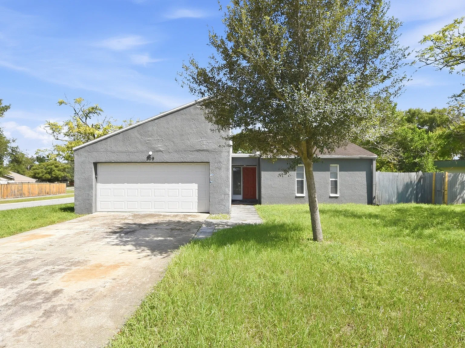 209 Banyan Ct — Photo 2