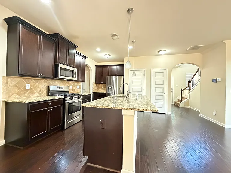 209 Emporia Loop — Photo 9