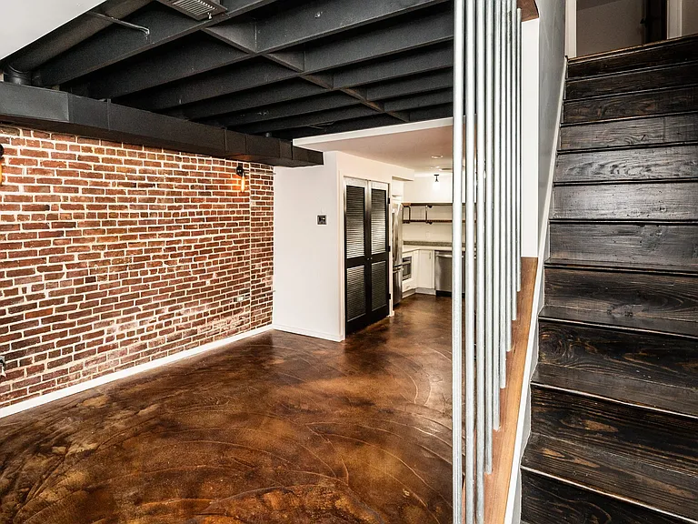 811 T St NW — Photo 25