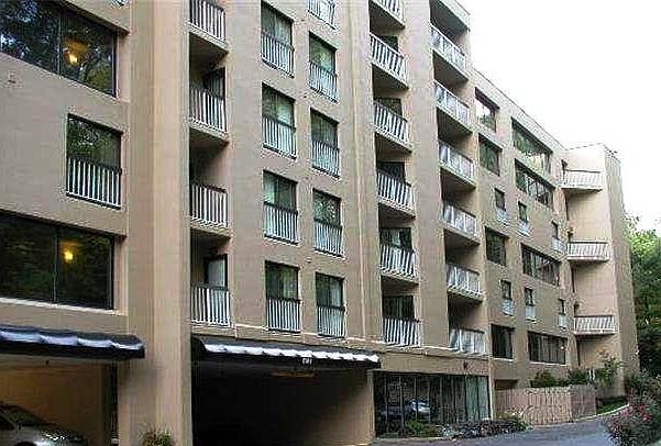 1st image of 1704 N Park Dr APT 104