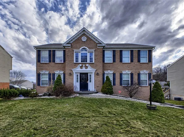 310 Chanticleer Cir, New Stanton, PA 15672