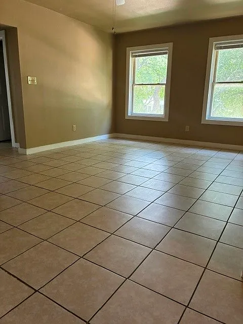 2 bed, 1.0 bath, 1000 sqft, $1,150 — Photo 4