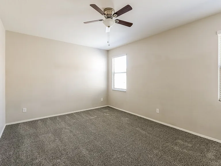 2444 W Tamarisk Ave — Photo 11