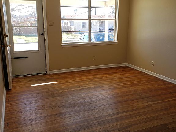 3rd image of 3315 Lake Travis Ave