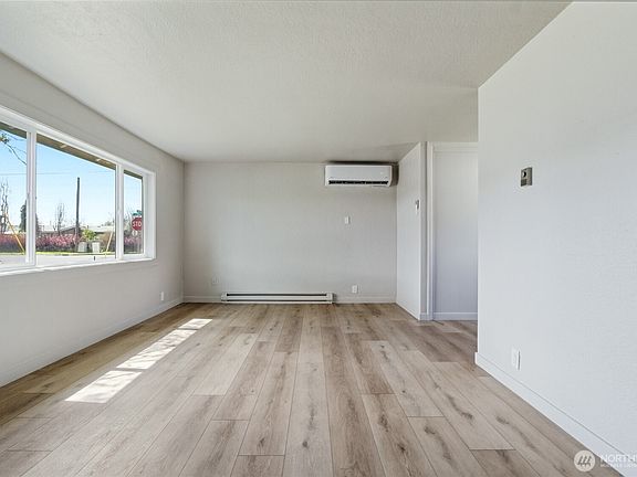 4th image of 552 Edith Avenue