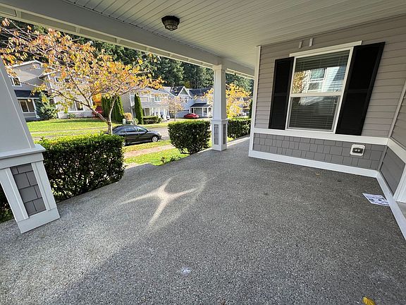 3rd image of 1551 Burnside Pl