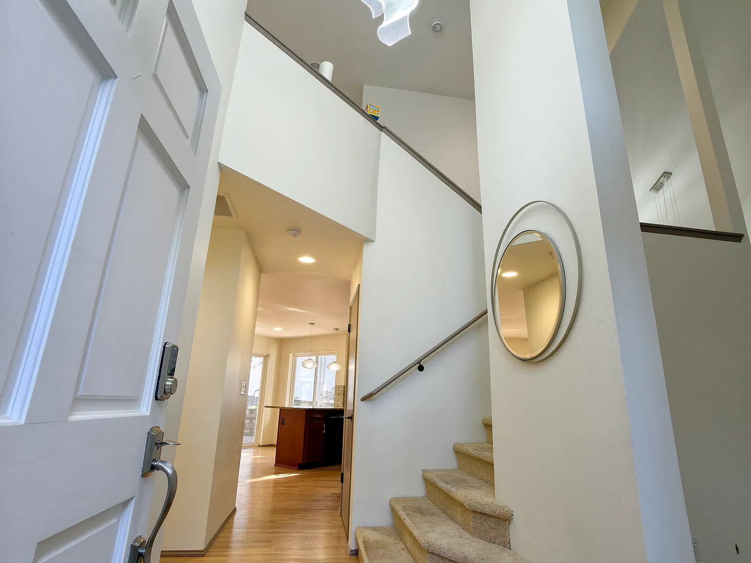 5 bed, 2868 sqft, $5,900 — Photo 3