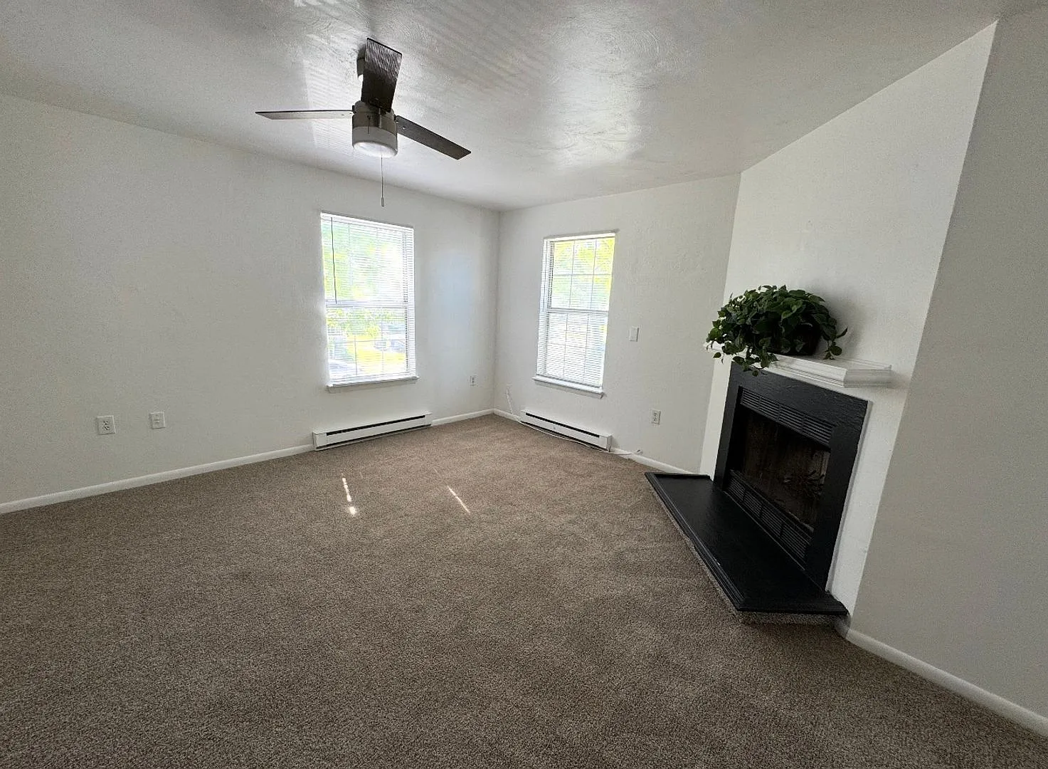 Updated 2nd Floor Duplex, blocks from beach — Photo 4