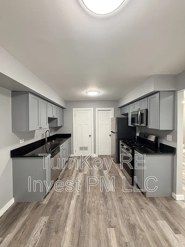 3 bed, 1.5 bath, 1000 sqft, $2,095 — Photo 3
