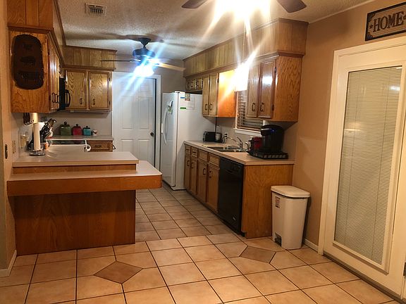 4th image of 202 Ash St
