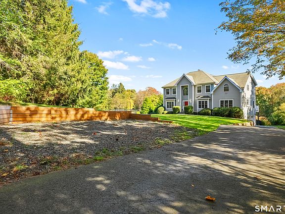 3rd image of 132 1/2 West Norwalk Road