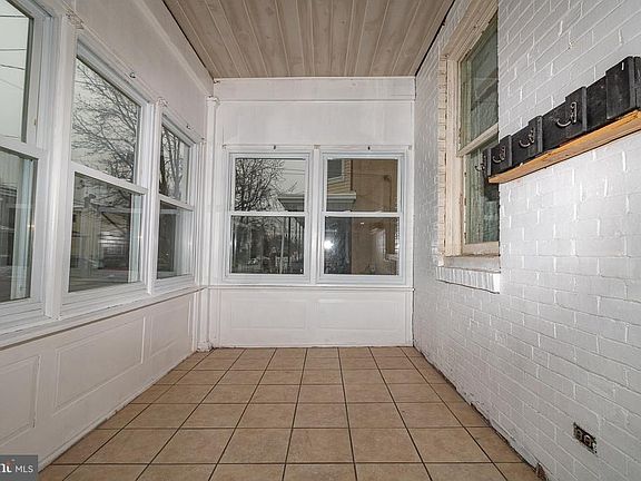 4th image of 7424 Lawndale St