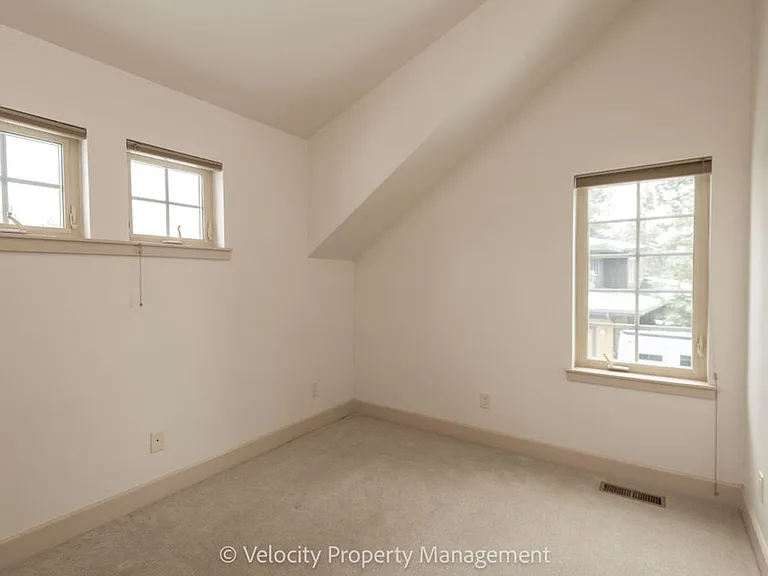 2469 NW Sacagawea Ln — Photo 17