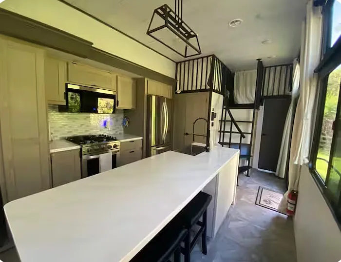 3 bed, 1.5 bath, 500 sqft, $1,800 — Photo 2