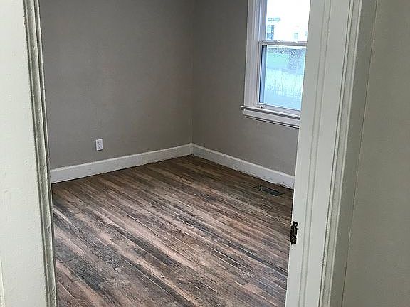 3rd image of 216 Foy Ave