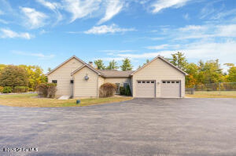 4th image of 138 Lydon Lane