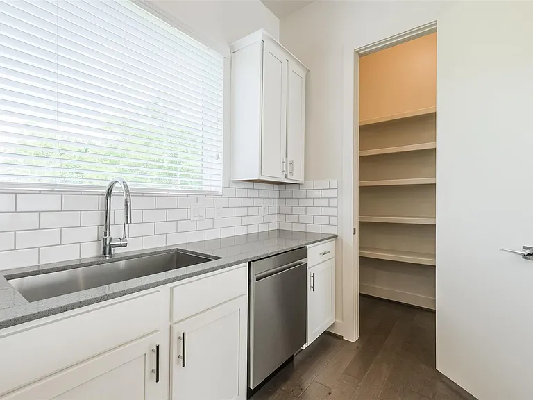 4817 Martin Oaks Ln — Photo 15