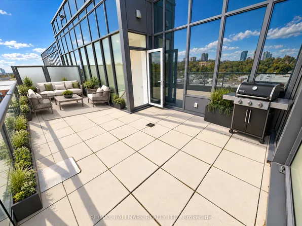 500 Dupont St #Penthouse 06, Toronto, ON M6G 0B8