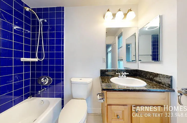 11622 Oxnard St — Photo 15