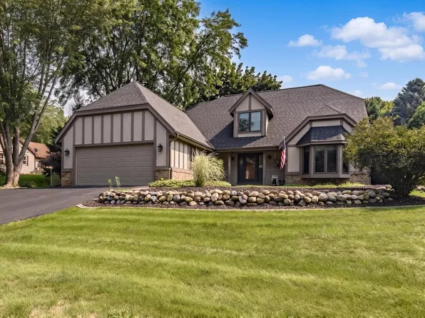 643 Cardiff DRIVE, Hartland, WI 53029