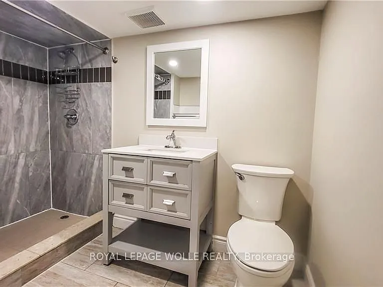 1546 King St E #1 — Photo 4