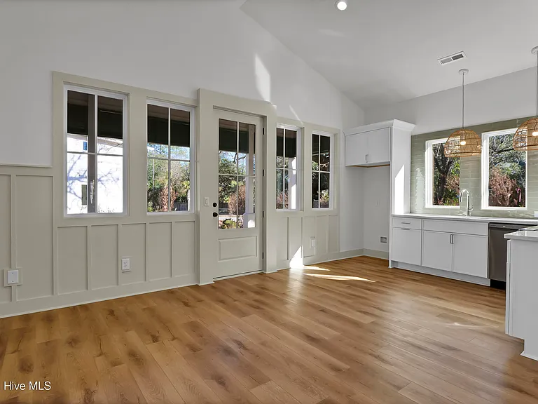 1102 Tree Canopy Way #A — Photo 4