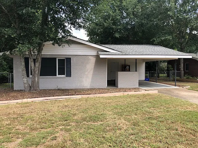 3 bed, 1200 sqft, $1,575 — Photo 1