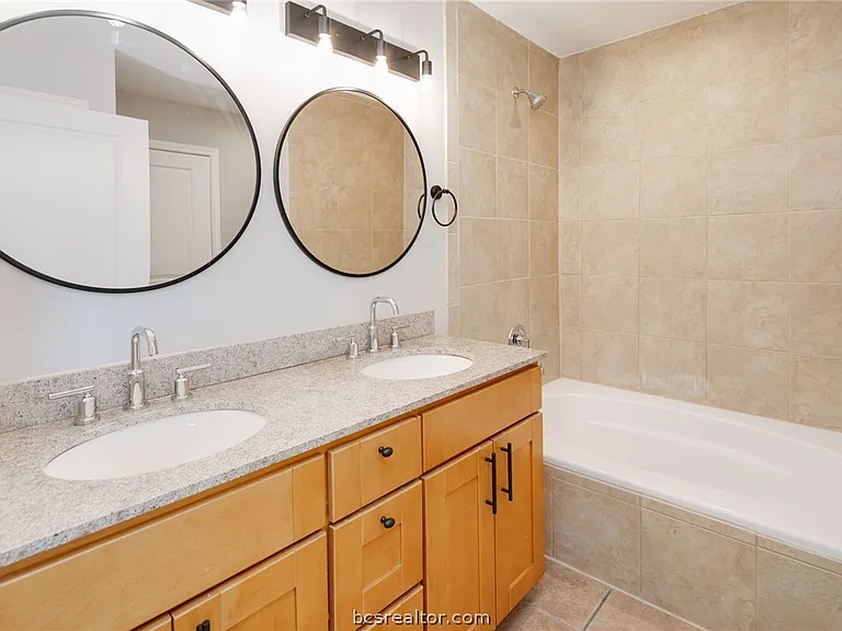 1004 Edgewood Dr — Photo 15